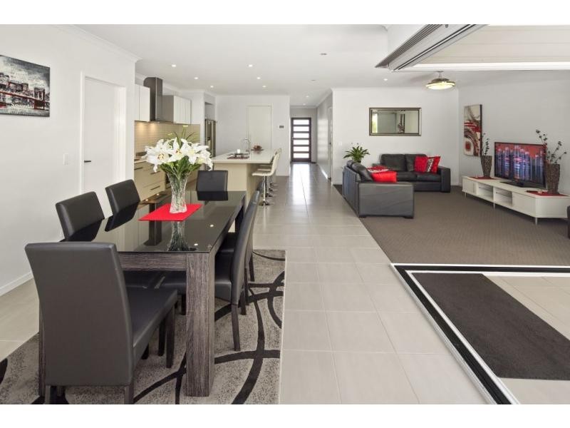 28 Galley Road, Hope Island QLD 4212