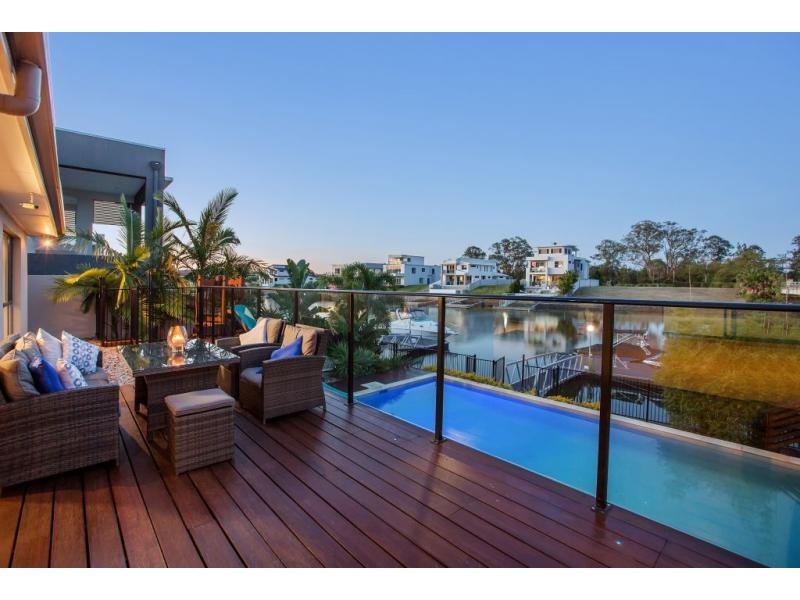 2 Harbourvue Court, Helensvale QLD 4212