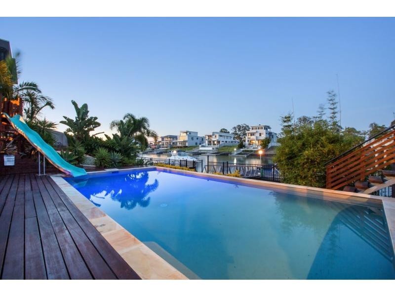 2 Harbourvue Court, Helensvale QLD 4212