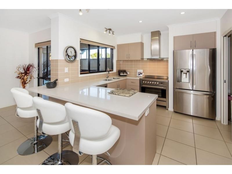 2 Harbourvue Court, Helensvale QLD 4212