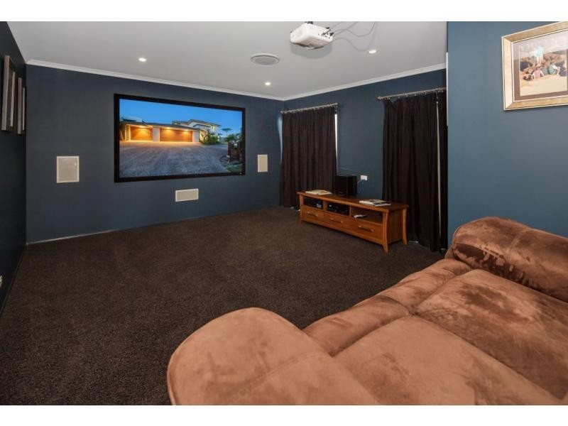 2 Harbourvue Court, Helensvale QLD 4212