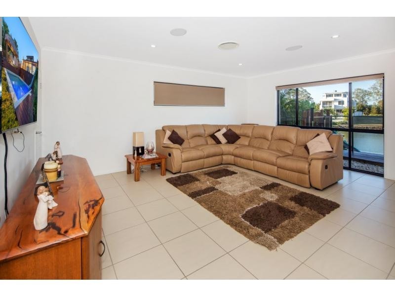 2 Harbourvue Court, Helensvale QLD 4212