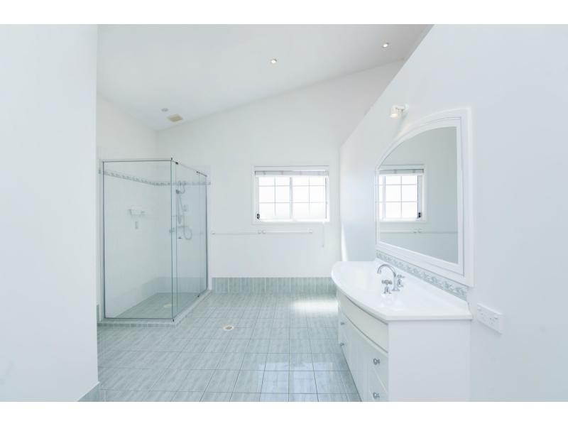 1 Brittany Drive, Oxenford QLD 4210