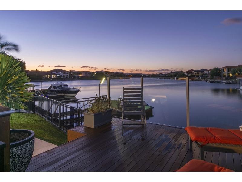 33 Oyster Cove Promenade, Helensvale QLD 4212
