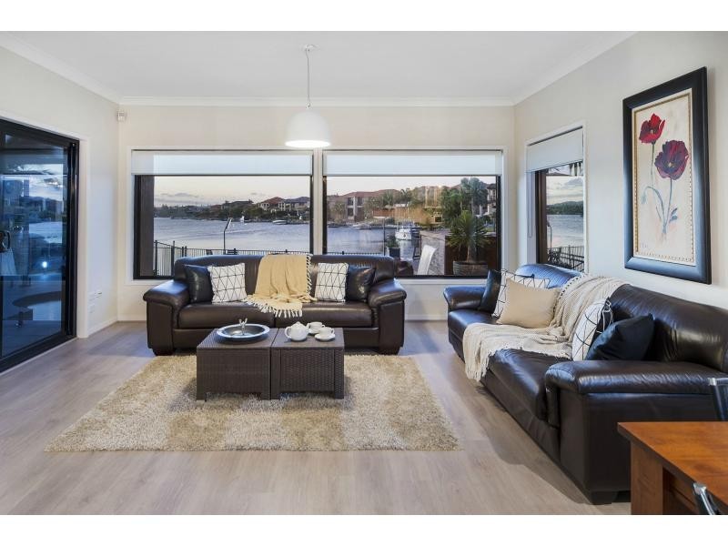 33 Oyster Cove Promenade, Helensvale QLD 4212