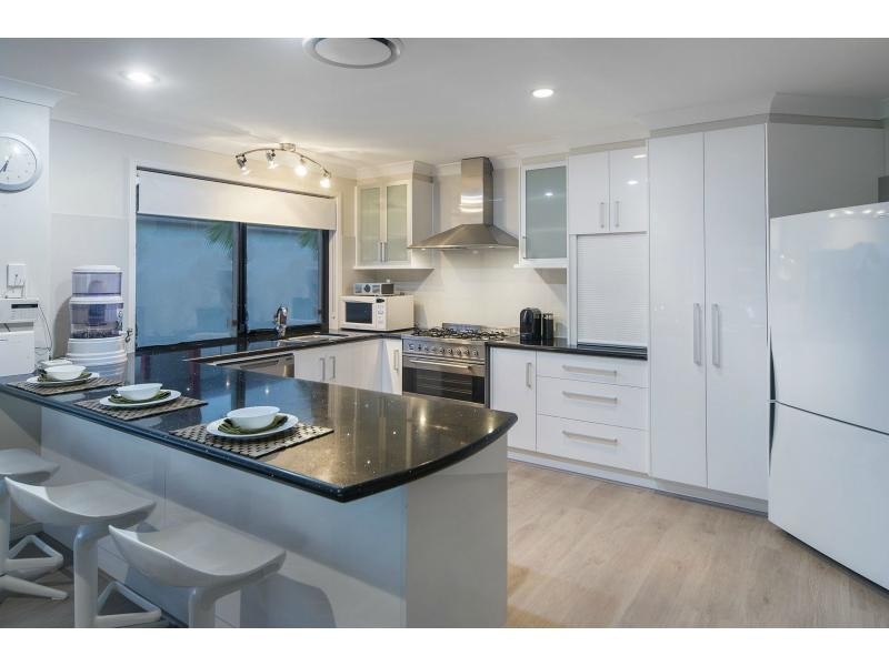 33 Oyster Cove Promenade, Helensvale QLD 4212