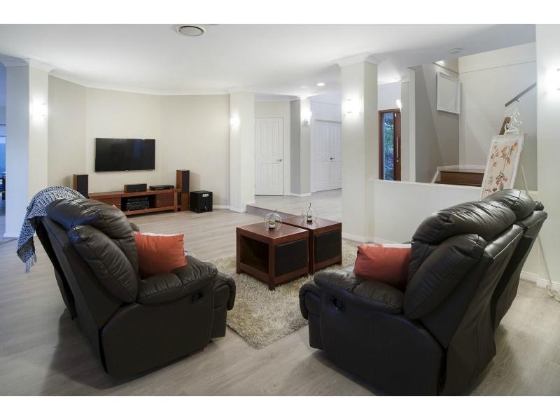 33 Oyster Cove Promenade, Helensvale QLD 4212
