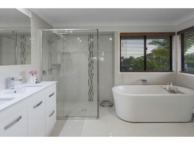 33 Oyster Cove Promenade, Helensvale QLD 4212