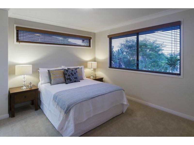 33 Oyster Cove Promenade, Helensvale QLD 4212