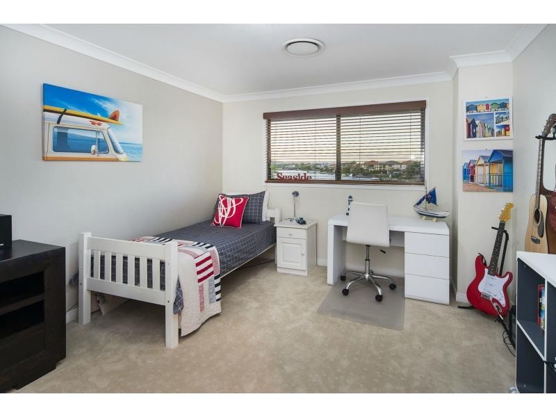 33 Oyster Cove Promenade, Helensvale QLD 4212