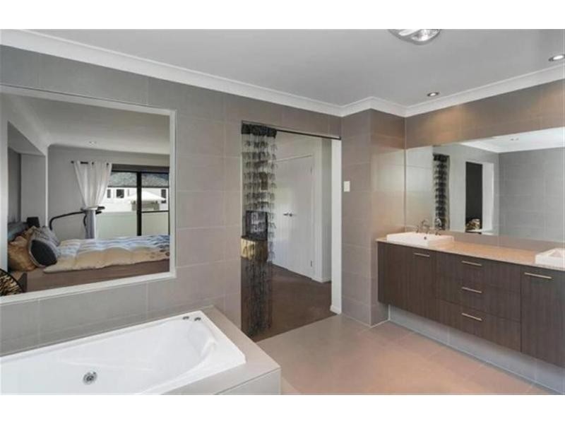 3 Fleetwood Drive, Helensvale QLD 4212