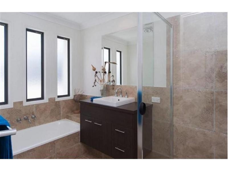 3 Fleetwood Drive, Helensvale QLD 4212