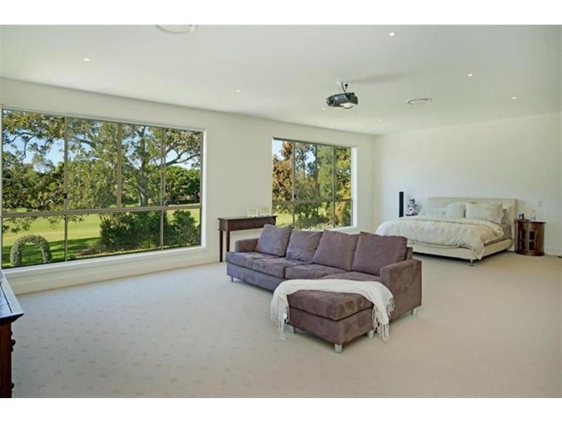 3177 Riverleigh Drive, Hope Island QLD 4212