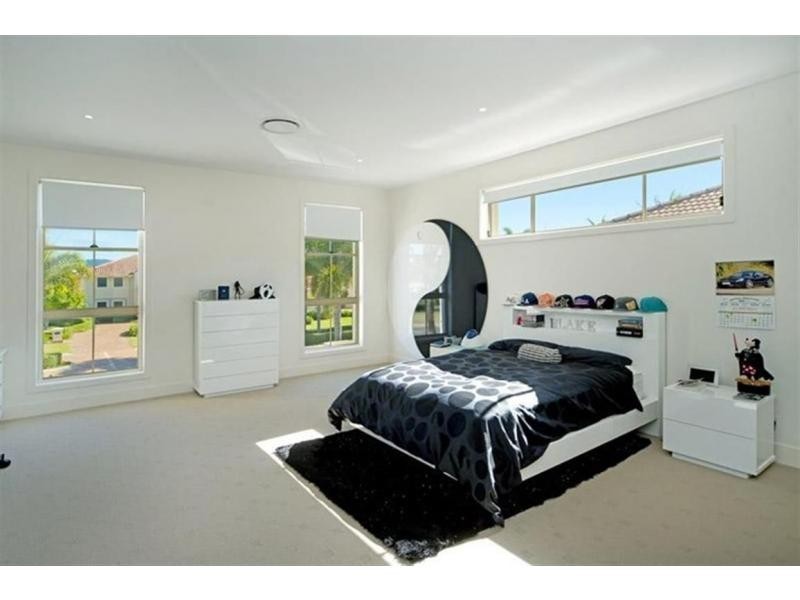 3177 Riverleigh Drive, Hope Island QLD 4212