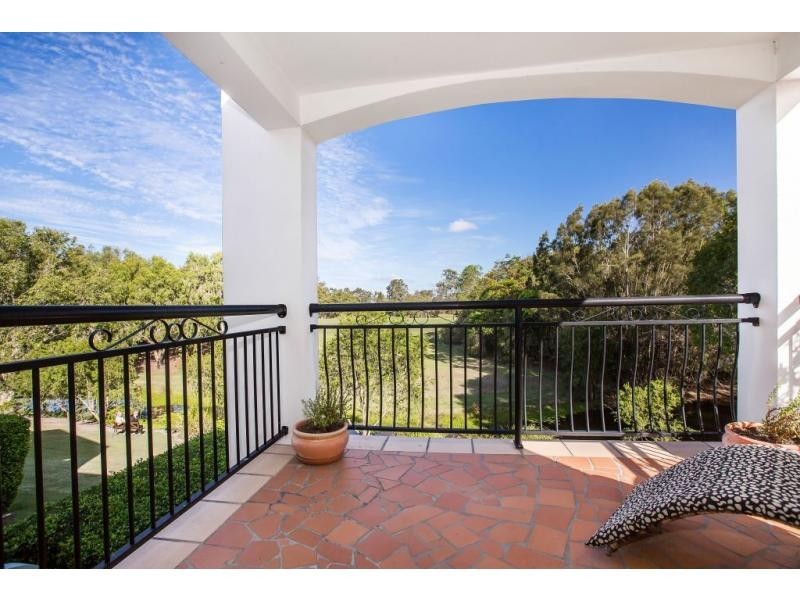 8883 Magnolia Drive East, Hope Island QLD 4212