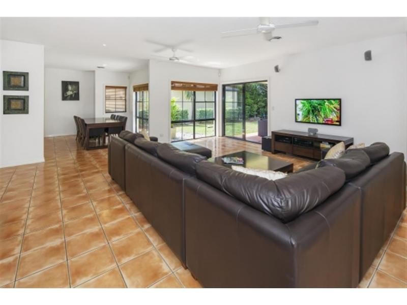 3301 Palladian Drive, Hope Island QLD 4212