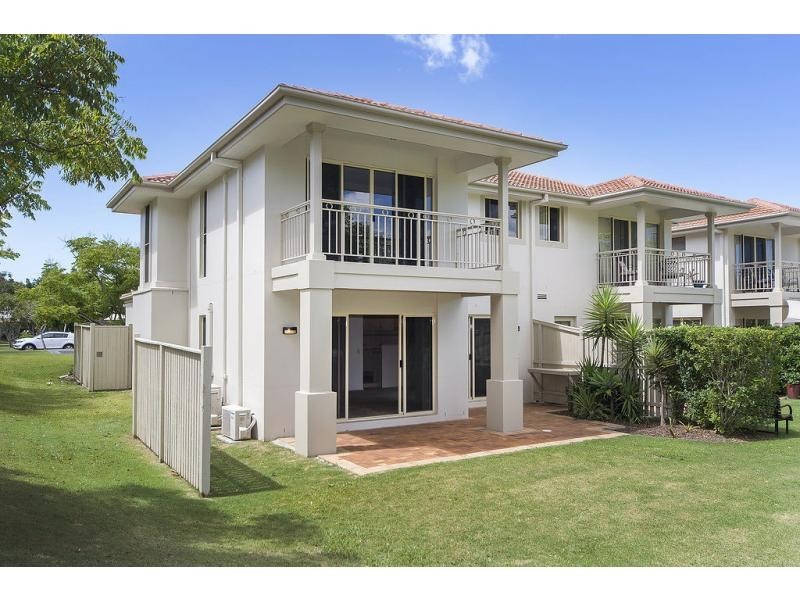 8124 Magnolia Gardens, Hope Island QLD 4212