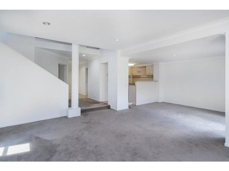 8124 Magnolia Gardens, Hope Island QLD 4212