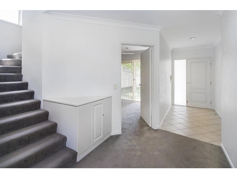 8124 Magnolia Gardens, Hope Island QLD 4212