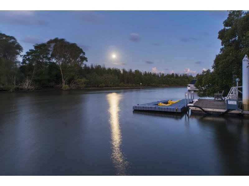 27 Champagne Boulevard, Helensvale QLD 4212