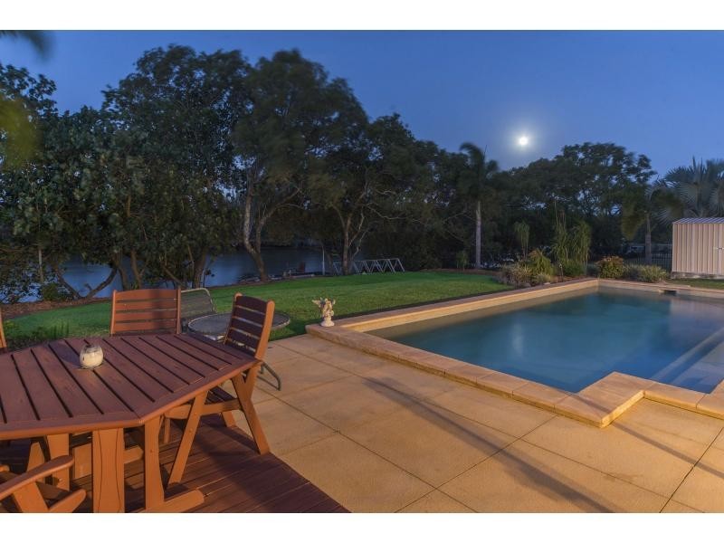 27 Champagne Boulevard, Helensvale QLD 4212