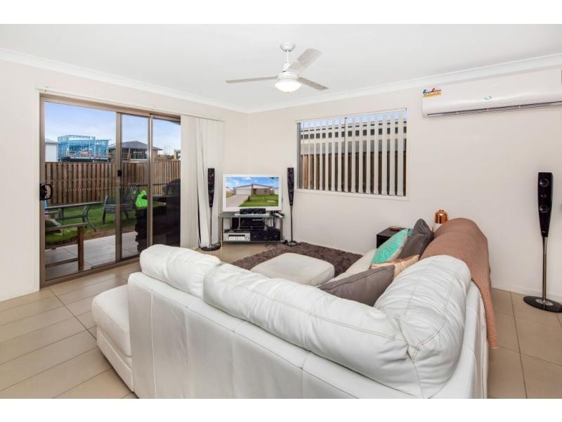 12 Beacon Lane, Hope Island QLD 4212