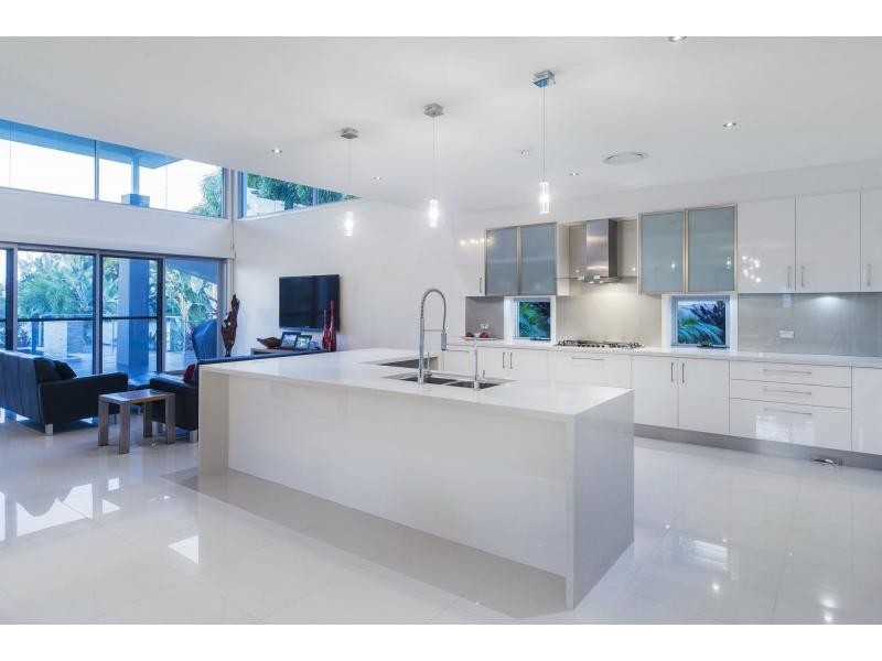33 River Cove Place, Helensvale QLD 4212