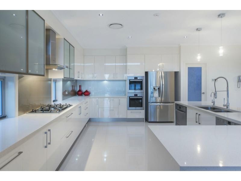 33 River Cove Place, Helensvale QLD 4212