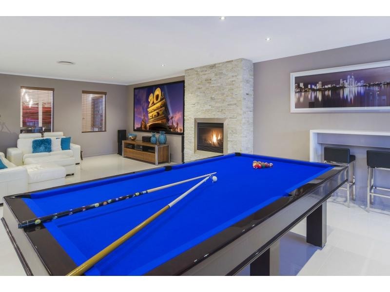 33 River Cove Place, Helensvale QLD 4212