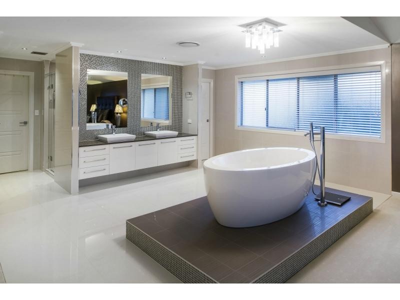 33 River Cove Place, Helensvale QLD 4212