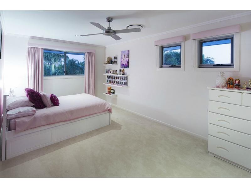 33 River Cove Place, Helensvale QLD 4212