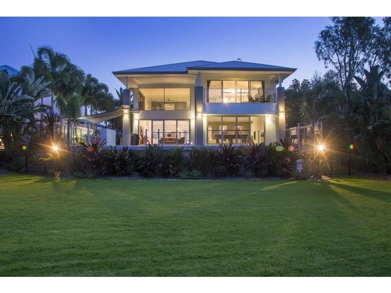 33 River Cove Place, Helensvale QLD 4212