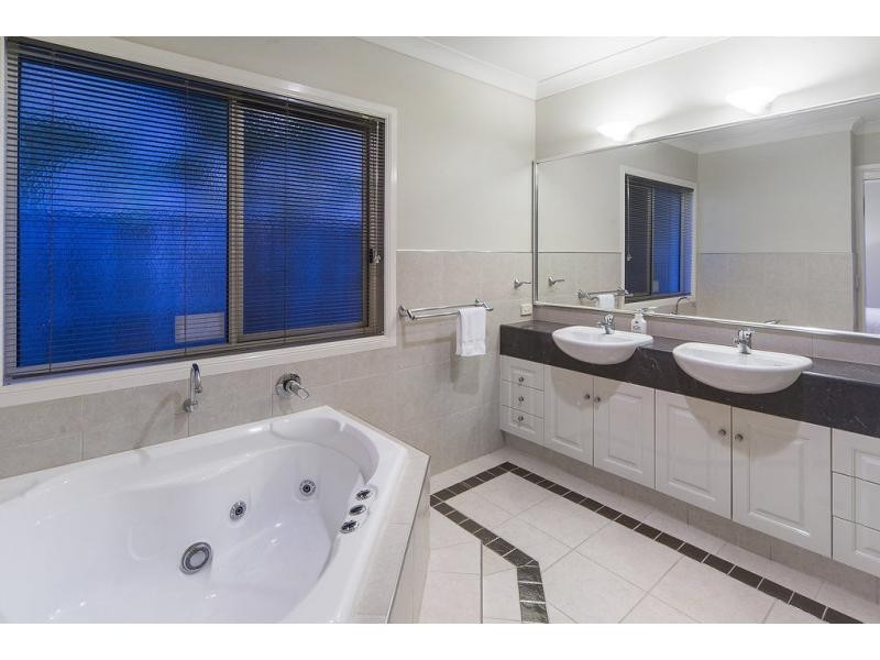 24 Princeton Street, Oxenford QLD 4210