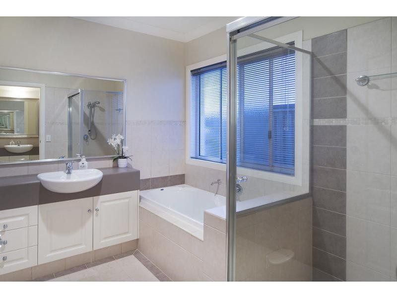 24 Princeton Street, Oxenford QLD 4210