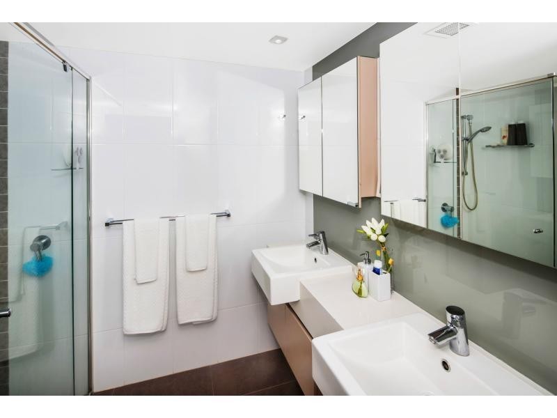 16D/20 Bayview Street, Runaway Bay QLD 4216