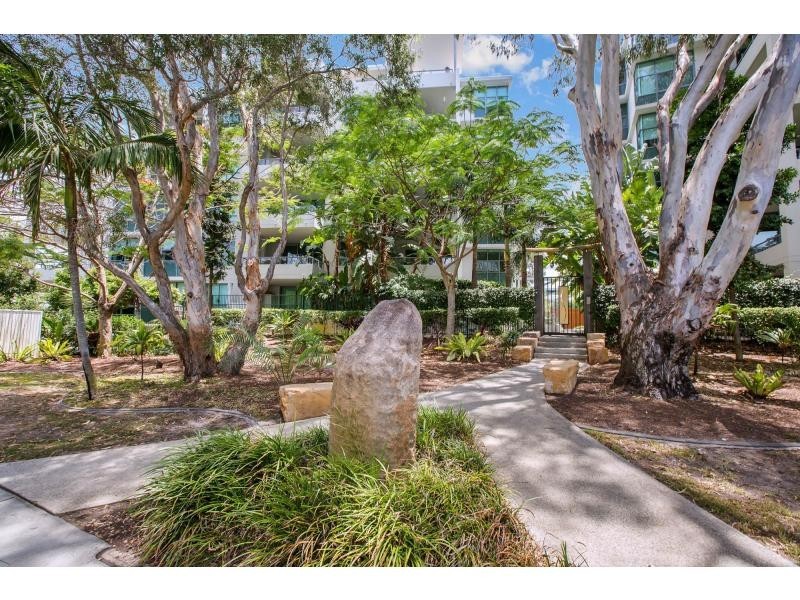 16D/20 Bayview Street, Runaway Bay QLD 4216