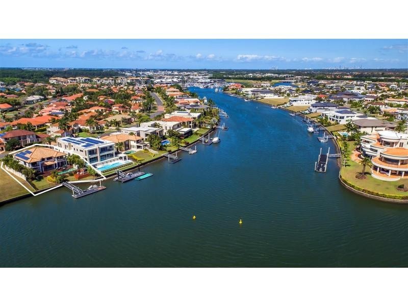 1675 Riverdale Drive, Hope Island QLD 4212