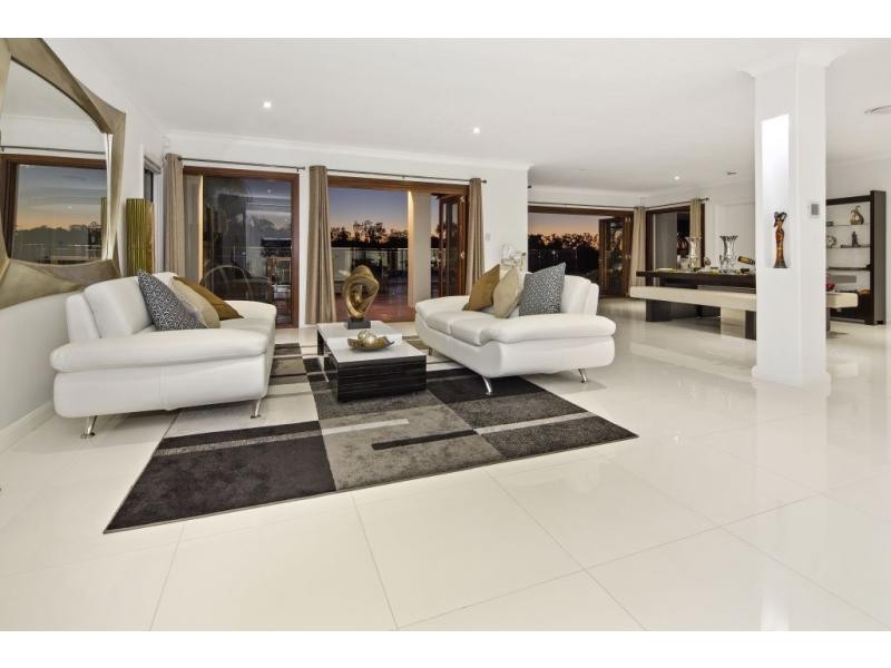 1675 Riverdale Drive, Hope Island QLD 4212