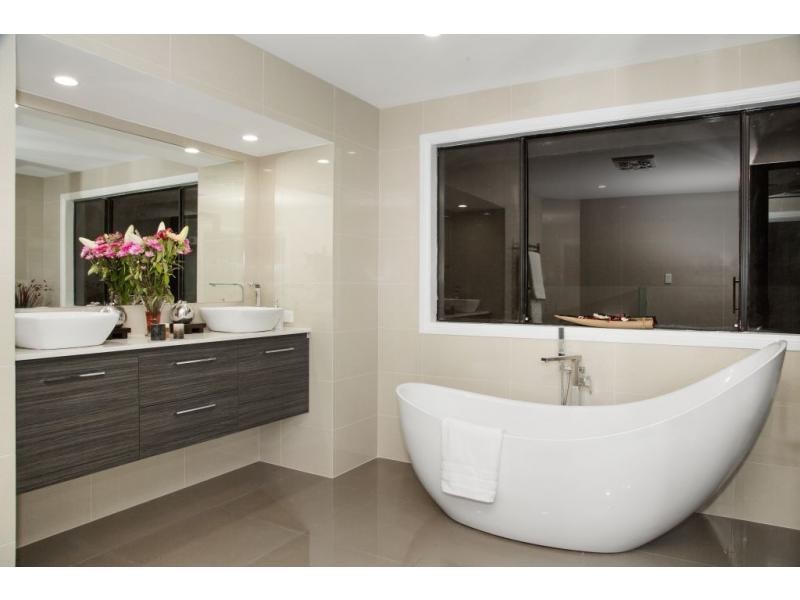 1675 Riverdale Drive, Hope Island QLD 4212