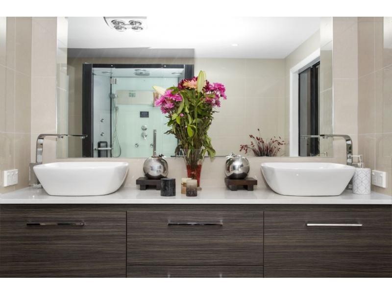 1675 Riverdale Drive, Hope Island QLD 4212