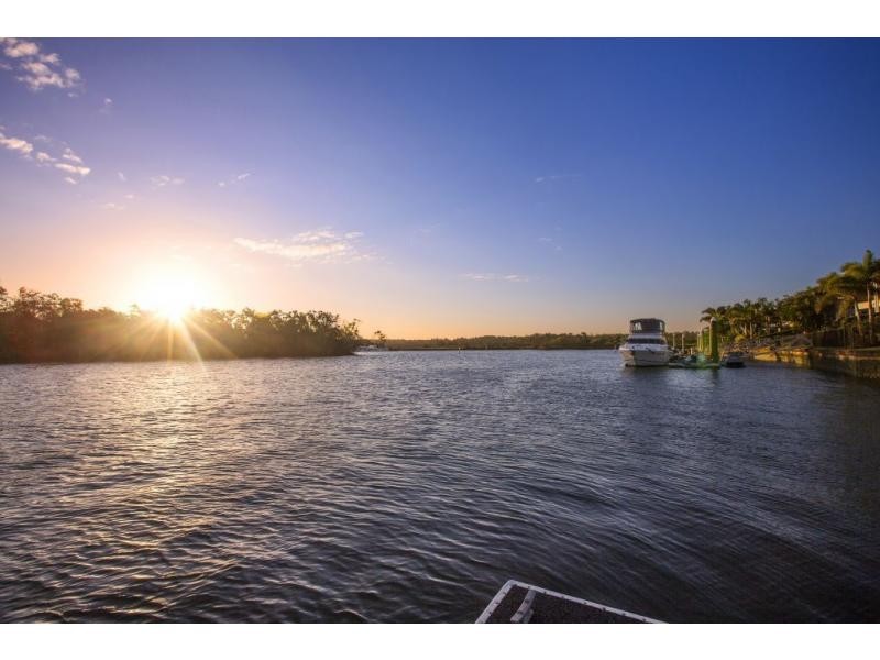 1675 Riverdale Drive, Hope Island QLD 4212