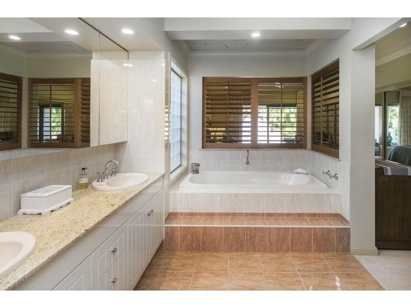 1648 Riverdale Court, Hope Island QLD 4212