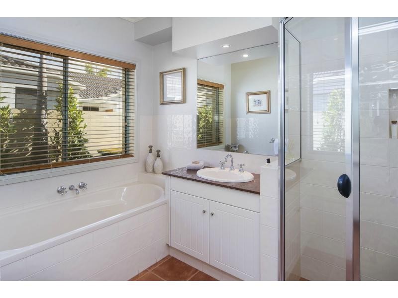 1648 Riverdale Court, Hope Island QLD 4212