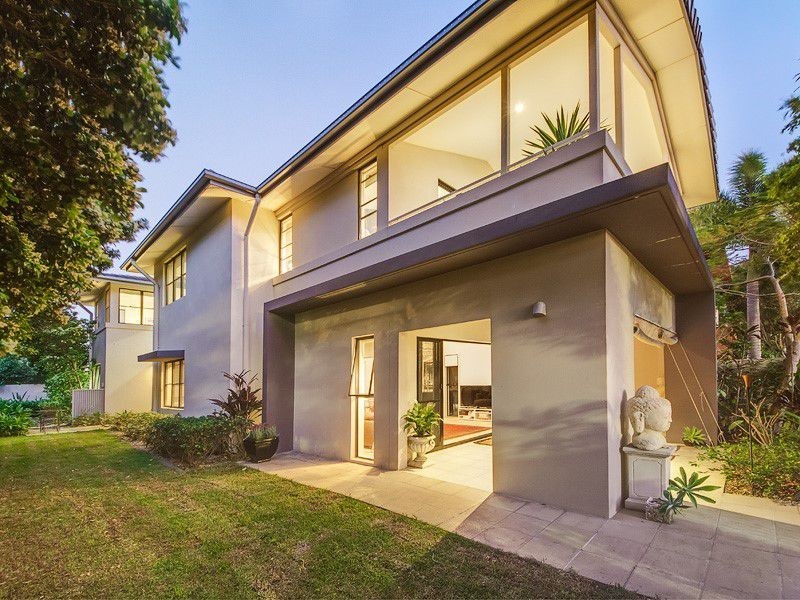 6103 The Lakes Drive, Hope Island QLD 4212