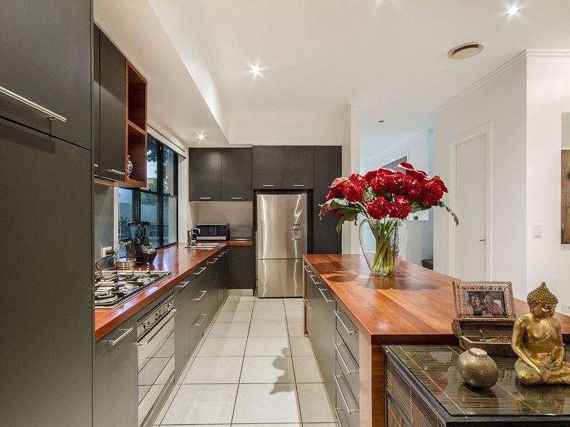 6103 The Lakes Drive, Hope Island QLD 4212