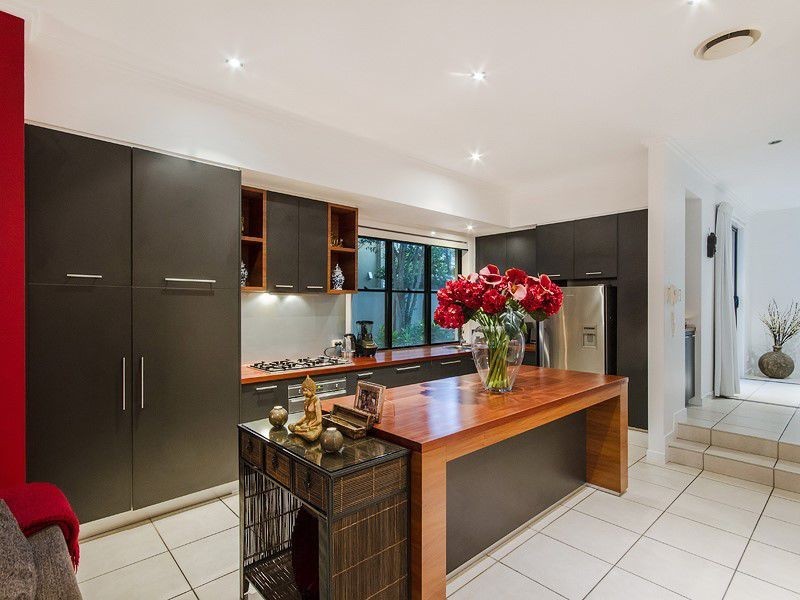 6103 The Lakes Drive, Hope Island QLD 4212