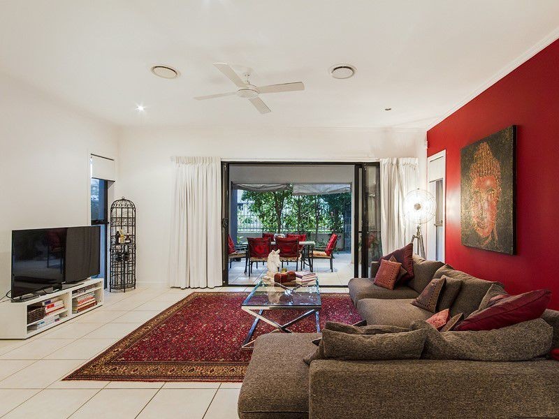 6103 The Lakes Drive, Hope Island QLD 4212