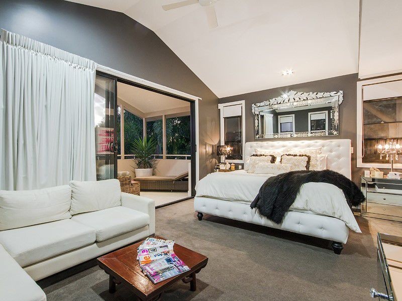 6103 The Lakes Drive, Hope Island QLD 4212