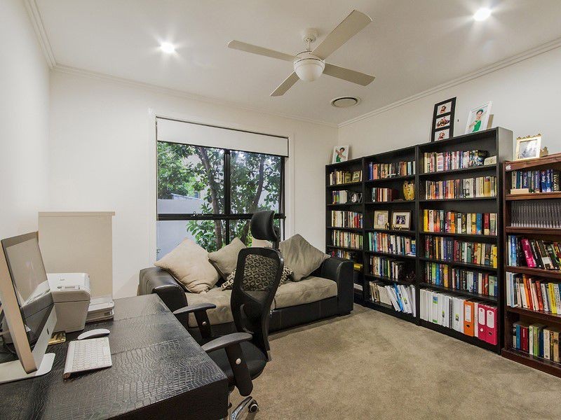 6103 The Lakes Drive, Hope Island QLD 4212