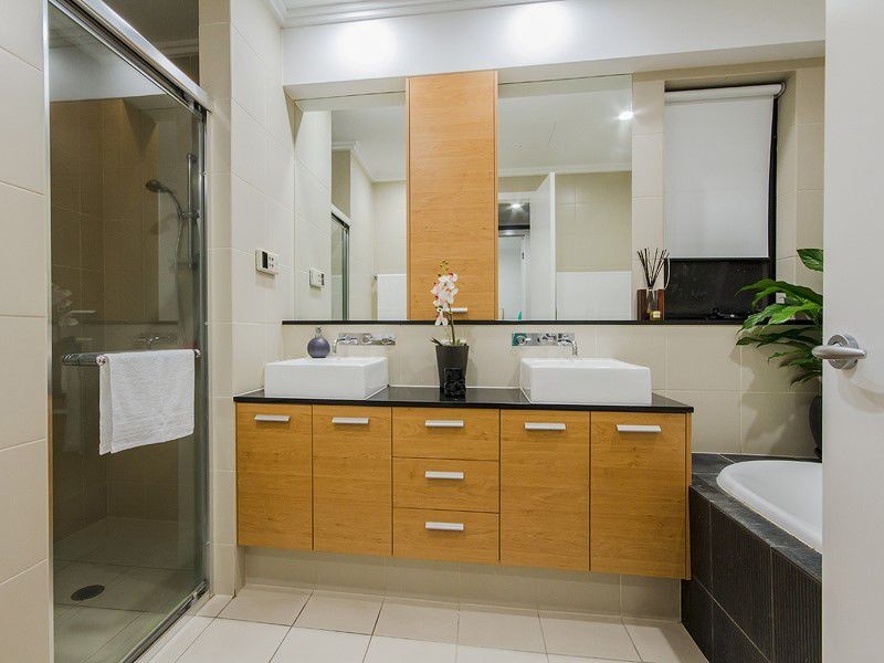 6103 The Lakes Drive, Hope Island QLD 4212